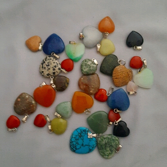 Lot of 15 Various Gemstone Heart Pendants - Picture 2 of 3